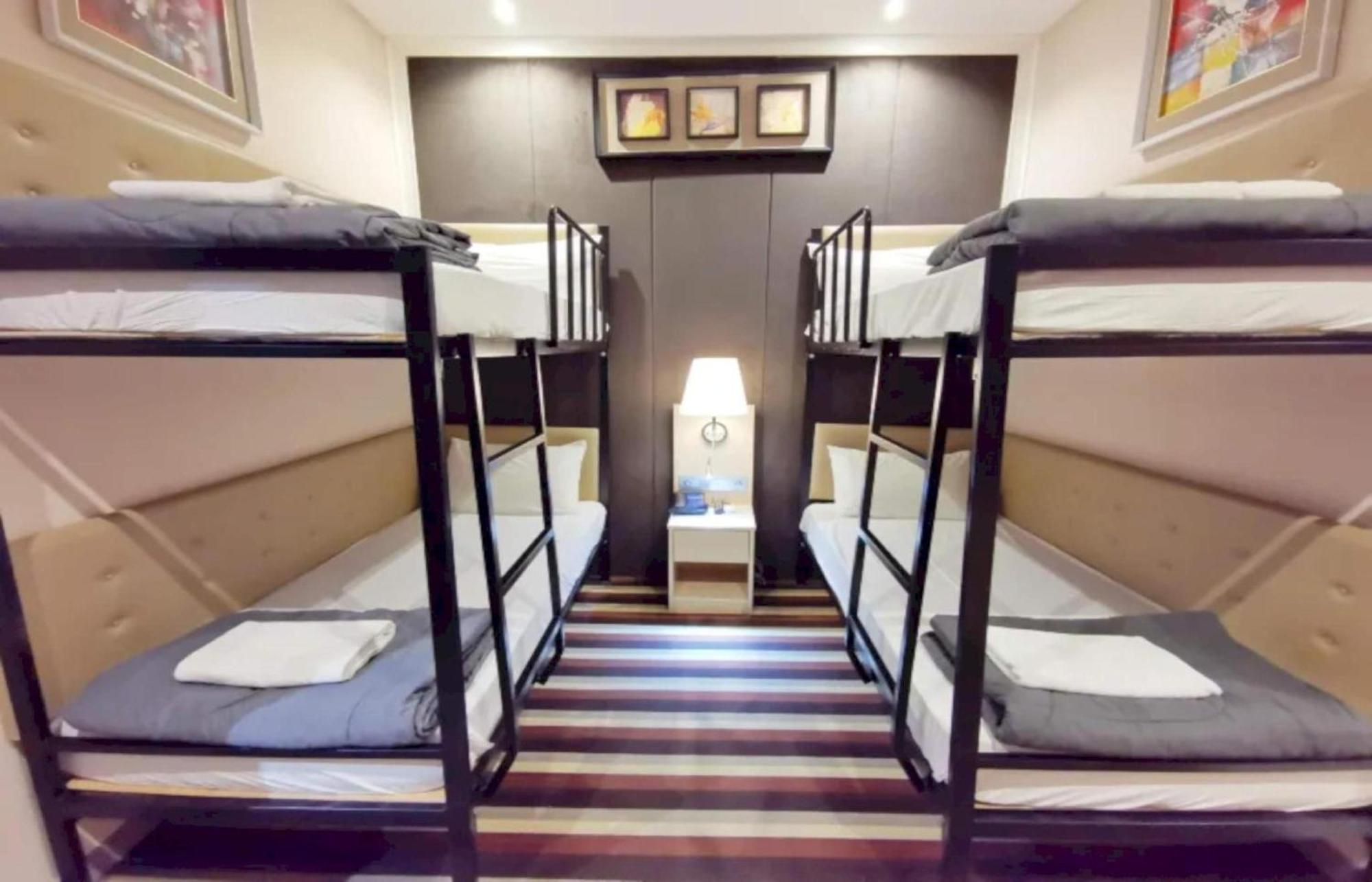 Capital O 75451 Podstel Hostel バンコク都 エクステリア 写真