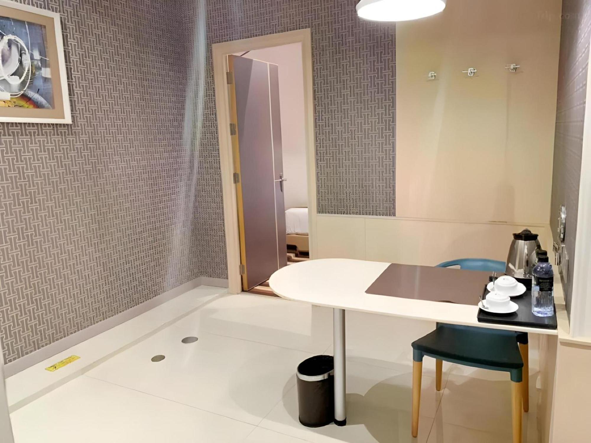 Capital O 75451 Podstel Hostel バンコク都 エクステリア 写真
