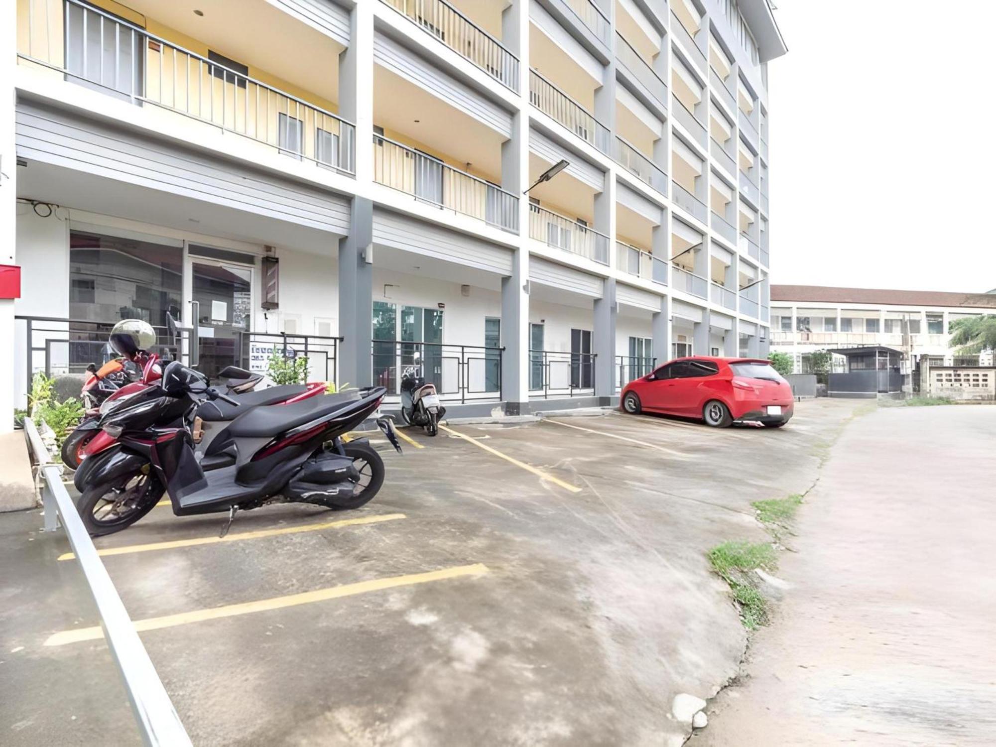Capital O 75451 Podstel Hostel バンコク都 エクステリア 写真